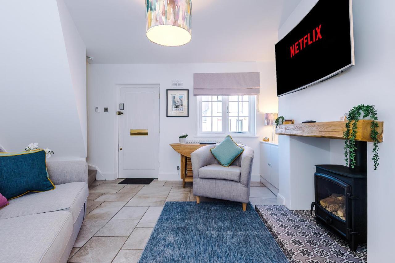 Stylish Home With Canal Views Chester Luaran gambar
